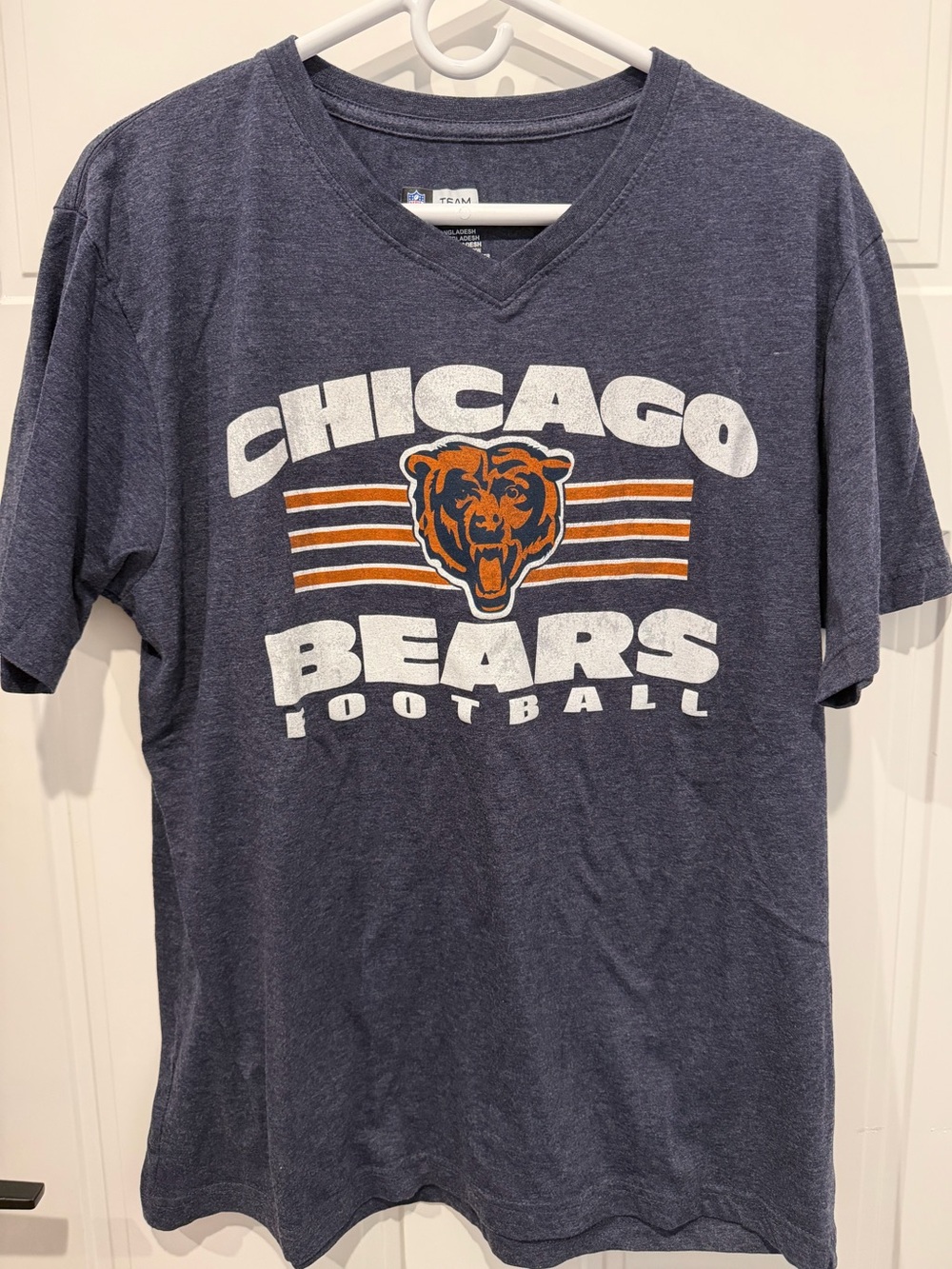 Men’s NFL Chicago Bears Navy V-Neck Graphic Tee